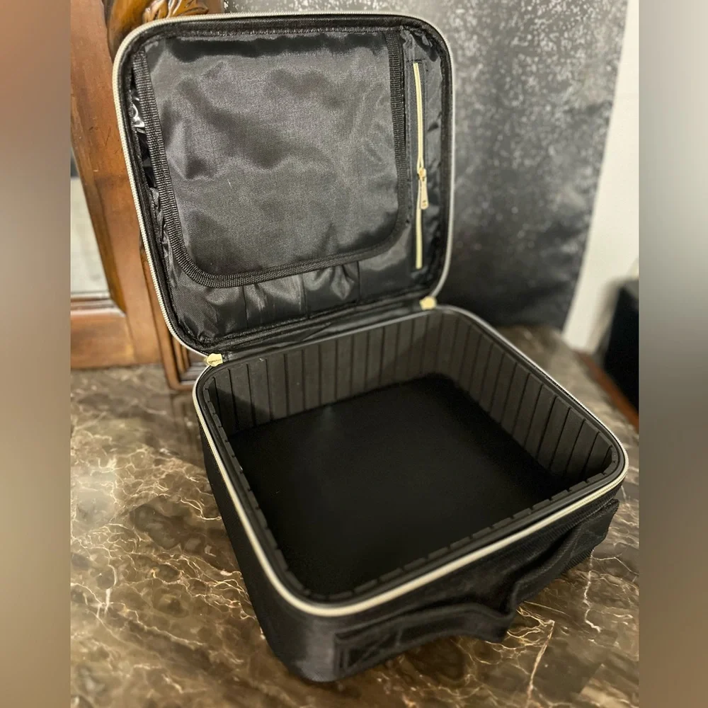 Black Cosmetic/Train Case